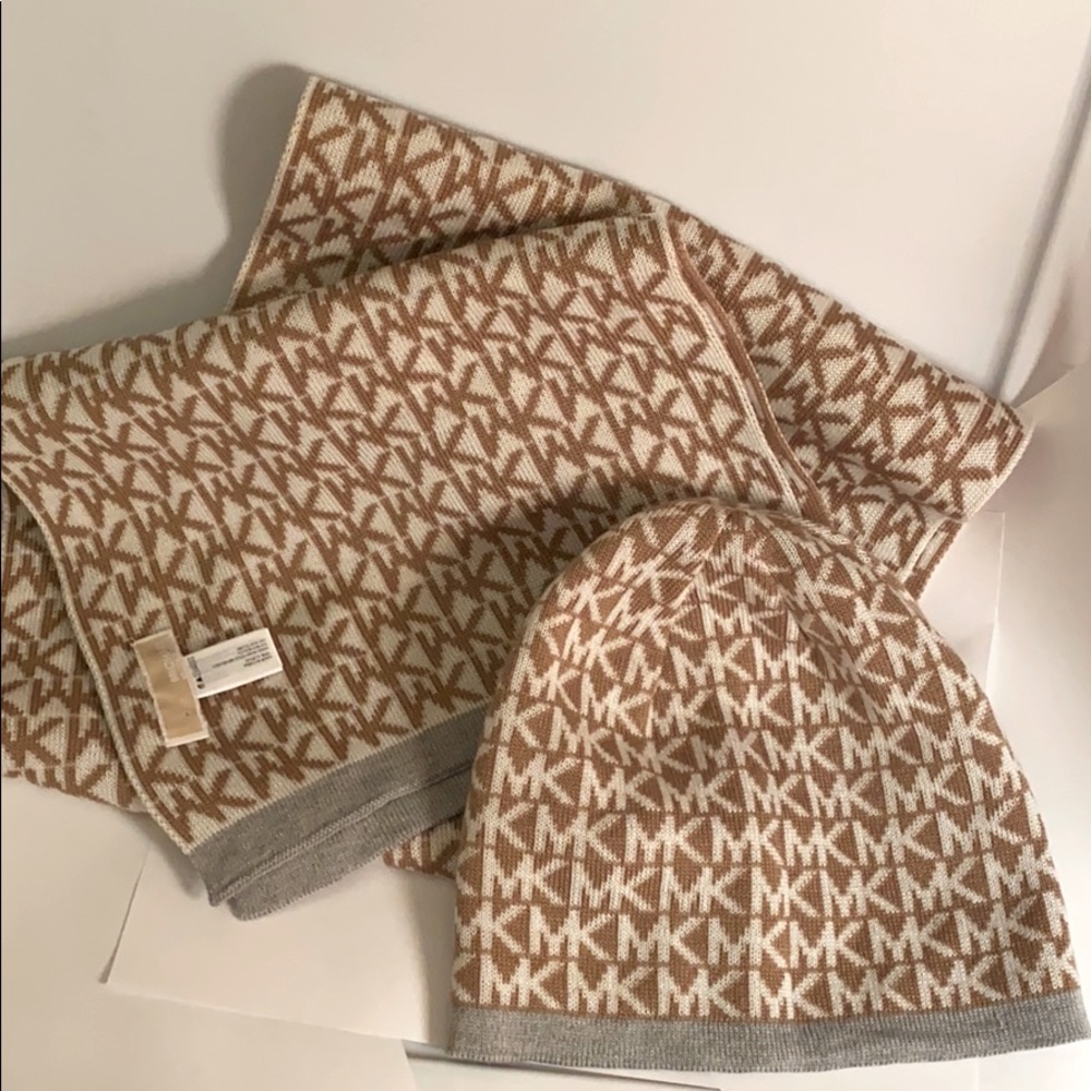 NWOT Michael Kors tan and white Scarf and Hat